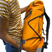 Cargar imagen en el visor de la galería, Mochila Columbus Aitxuri 30 Orange