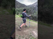Cargar y reproducir el video en el visor de la galería, Bastones de Trekking Aluminio Negro (2 UNIDADES)
